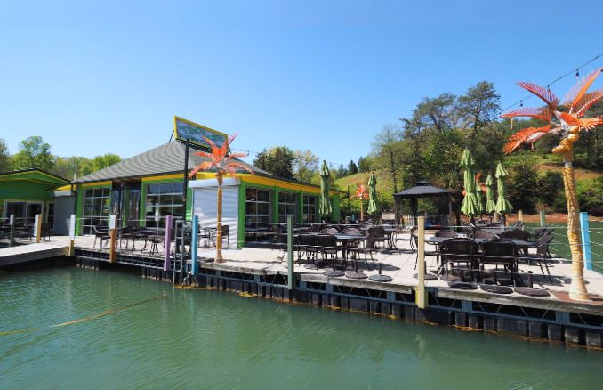 norris lake tiki hut bar and restaurant in east tennessee